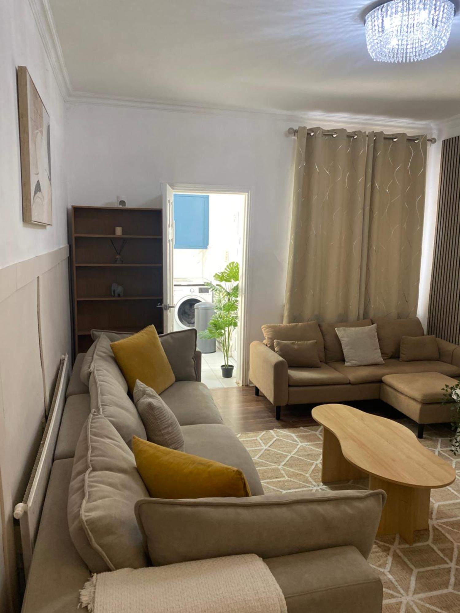 Modern Townhouse-Free Parking-Games Room-Fast W-Ifi Manchester Exterior photo
